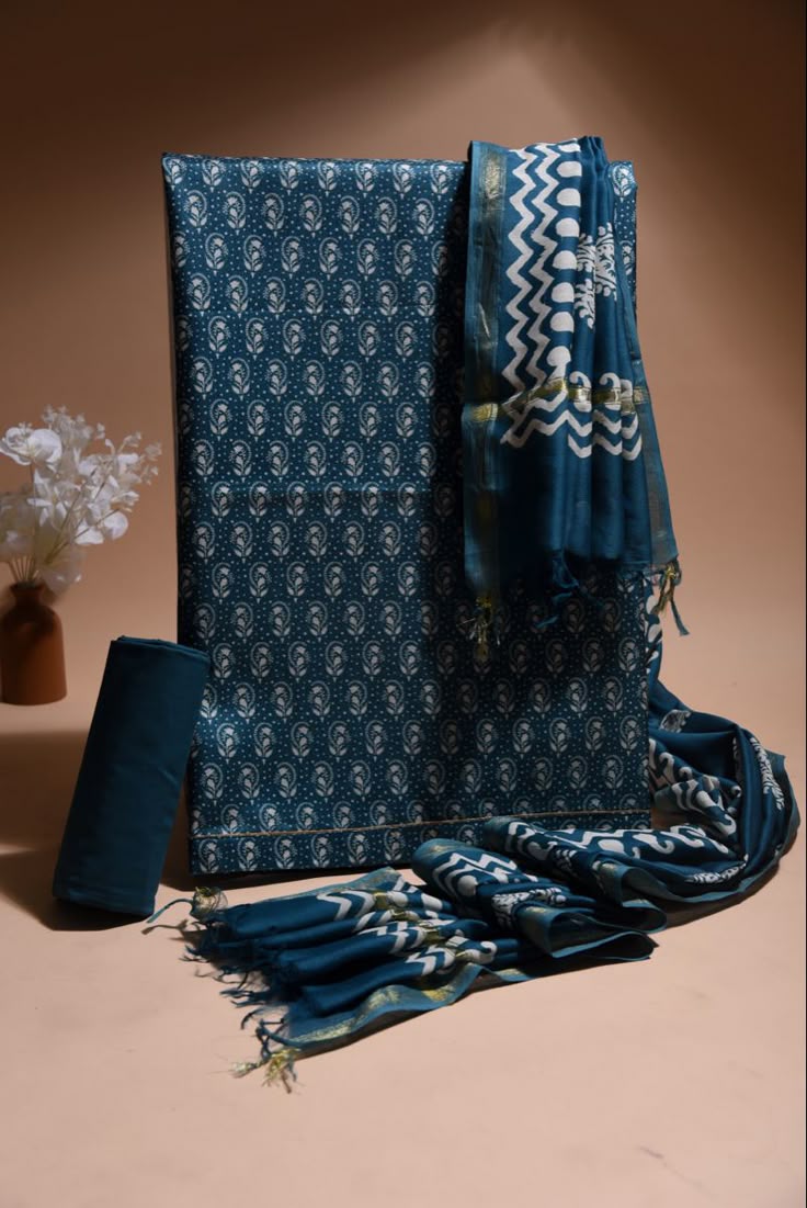 Un-Stitch collection